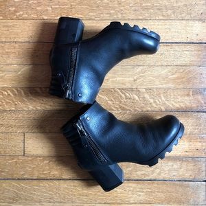 Like New Sorel Moto Boots - Black Size 8